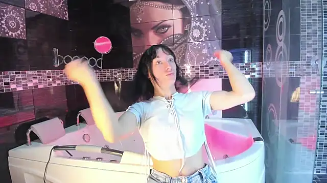 Small Hot19 online show from 10-08-25, 11:19