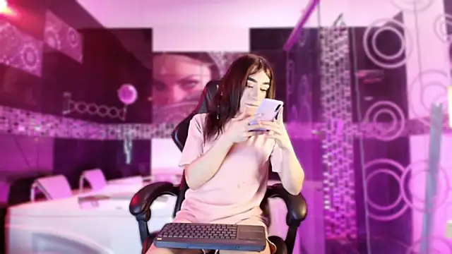 Small Hot19 online show from 03-29-26, 12:16