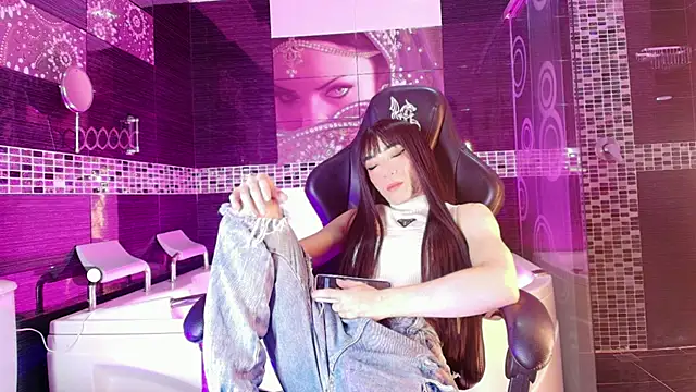 Snapshot of Small_Hot19 chatting on 05-31-26, 09:49 Small Hot19 online show from 05-31-26, 09:49