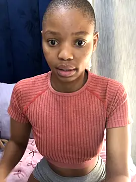 BondiBitch online show from 11-13-25, 06:23