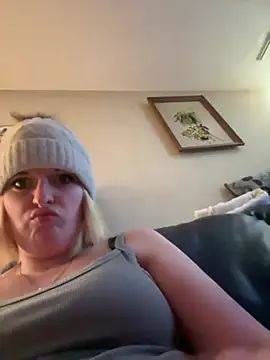 Snapshot of KITTYBOOBOOFUXX chatting on 02-02-26, 05:28 KITTYBOOBOOFUXX online show from 02-02-26, 05:28