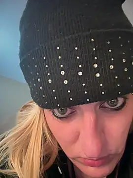 Snapshot of KITTYBOOBOOFUXX chatting on 04-01-26, 03:07 KITTYBOOBOOFUXX online show from 04-01-26, 03:07