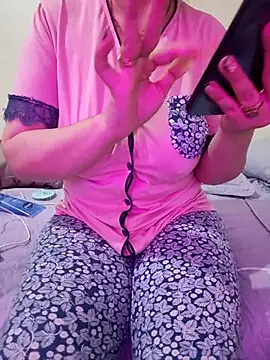 Snapshot of queen_belisima1 chatting on 11-22-25, 09:03 queen belisima1 online show from 11-22-25, 09:03