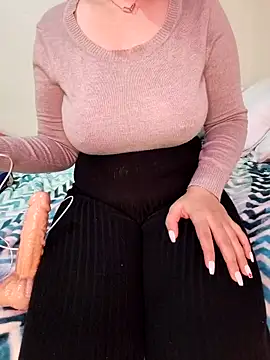 Snapshot of queen_belisima1 chatting on 12-23-25, 12:08 queen belisima1 online show from 12-23-25, 12:08