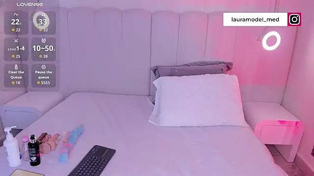 Snapshot of riri_candy chatting on 11-03-25, 03:52 riri candy online show from 11-03-25, 03:52