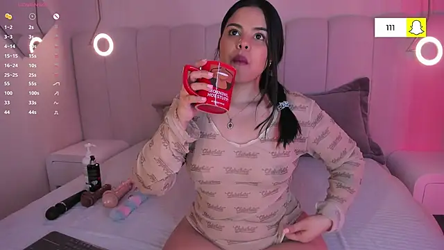 Snapshot of riri_candy chatting on 11-27-25, 03:41 riri candy online show from 11-27-25, 03:41