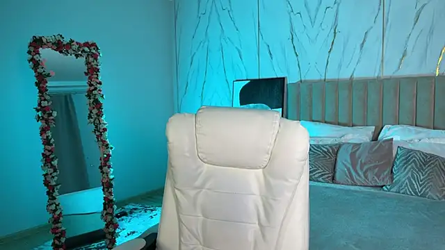  Vikky Moon  online show from 12-02-25, 01:00