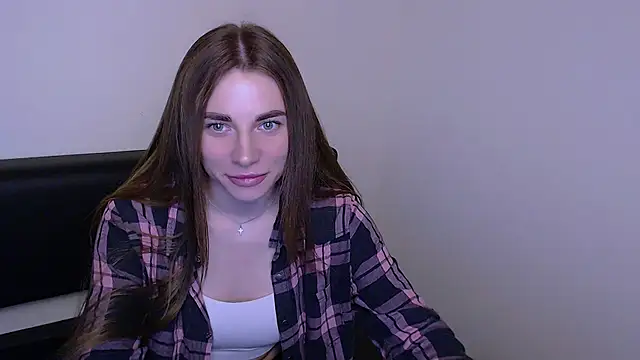 Snapshot of MiaDari_ chatting on 03-11-25, 10:18 MiaDari online show from 03-11-25, 10:18