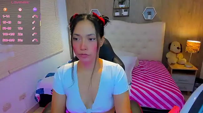  LiilyWong online show from 03-19-25, 04:57