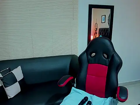  LiilyWong online show from 11-06-25, 05:41