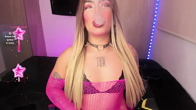 Sophie whitexxx online show from 03-22-26, 06:17