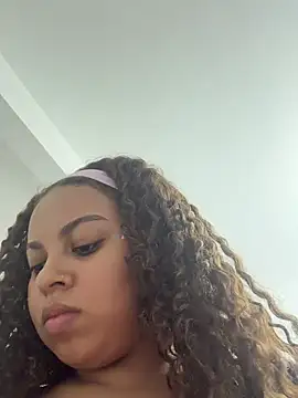 Snapshot of AlesiaCooper chatting on 06-20-26, 04:04 AlesiaCooper online show from 06-20-26, 04:04