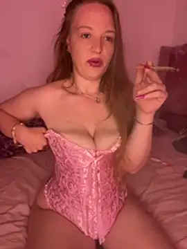 Snapshot of feedeegeorgie chatting on 05-04-26, 10:17 feedeegeorgie online show from 05-04-26, 10:17