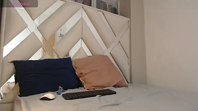 willow smitt online show from 02-13-26, 01:40