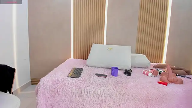 Snapshot of stephany_summer chatting on 05-01-26, 08:24 stephany summer online show from 05-01-26, 08:24