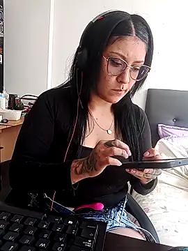 DaniPoison online show from 10-17-25, 05:59