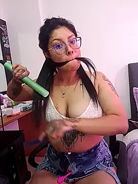 DaniPoison online show from 10-19-25, 06:19