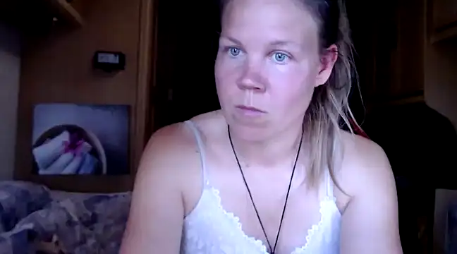 Snapshot of CallMeMaria chatting on 12-27-24, 04:32 CallMeMaria online show from 12-27-24, 04:32