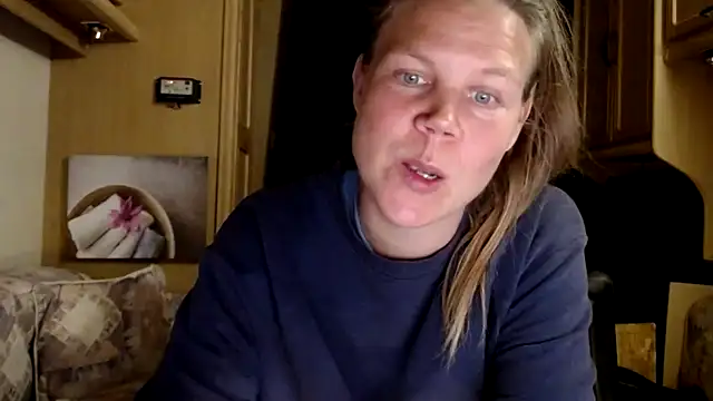 Snapshot of CallMeMaria chatting on 12-29-24, 09:09 CallMeMaria online show from 12-29-24, 09:09