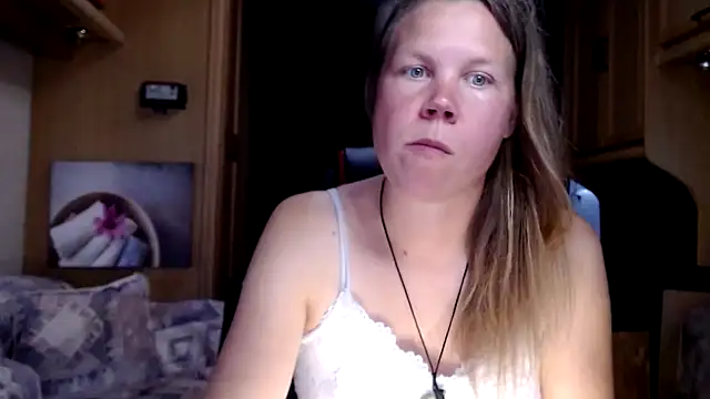 Snapshot of CallMeMaria chatting on 12-30-24, 04:08 CallMeMaria online show from 12-30-24, 04:08