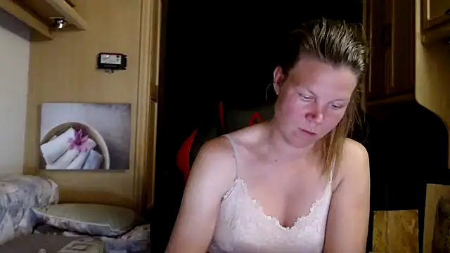 Snapshot of CallMeMaria chatting on 01-02-25, 09:39 CallMeMaria online show from 01-02-25, 09:39