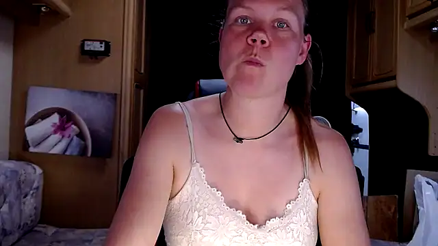 Snapshot of CallMeMaria chatting on 01-04-25, 01:21 CallMeMaria online show from 01-04-25, 01:21