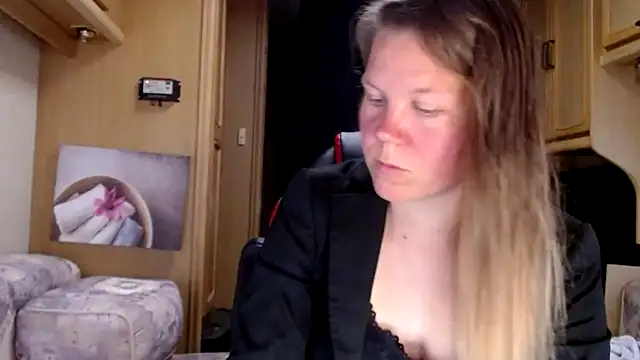 Snapshot of CallMeMaria chatting on 01-05-25, 11:48 CallMeMaria online show from 01-05-25, 11:48