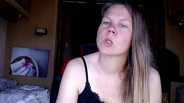 Snapshot of CallMeMaria chatting on 01-05-25, 03:45 CallMeMaria online show from 01-05-25, 03:45