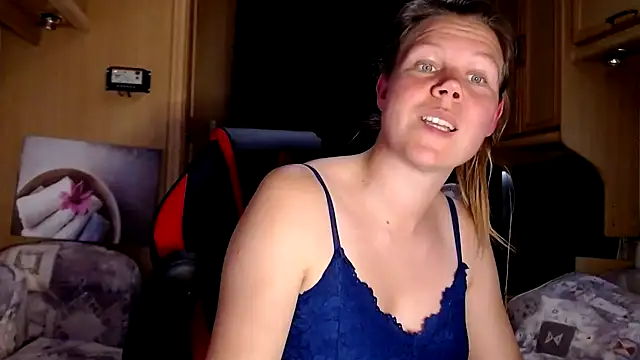 Snapshot of CallMeMaria chatting on 01-07-25, 04:27 CallMeMaria online show from 01-07-25, 04:27