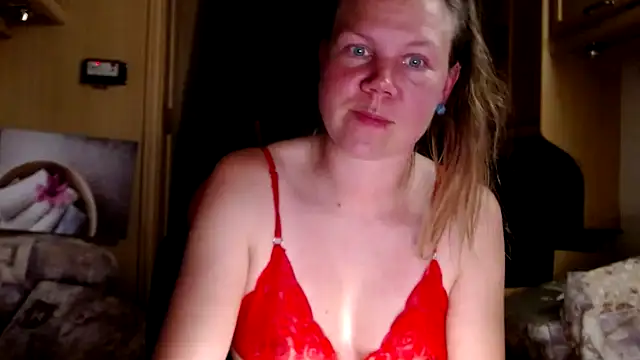 Snapshot of CallMeMaria chatting on 01-08-25, 09:12 CallMeMaria online show from 01-08-25, 09:12