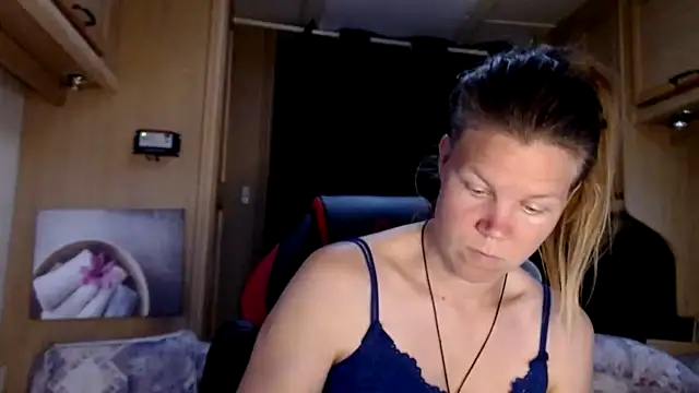 Snapshot of CallMeMaria chatting on 01-13-25, 01:06 CallMeMaria online show from 01-13-25, 01:06