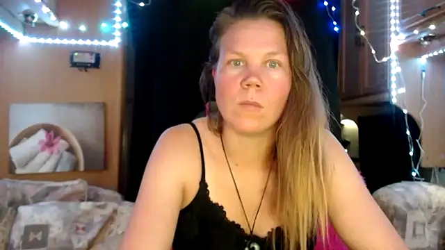 Snapshot of CallMeMaria chatting on 01-26-25, 01:04 CallMeMaria online show from 01-26-25, 01:04