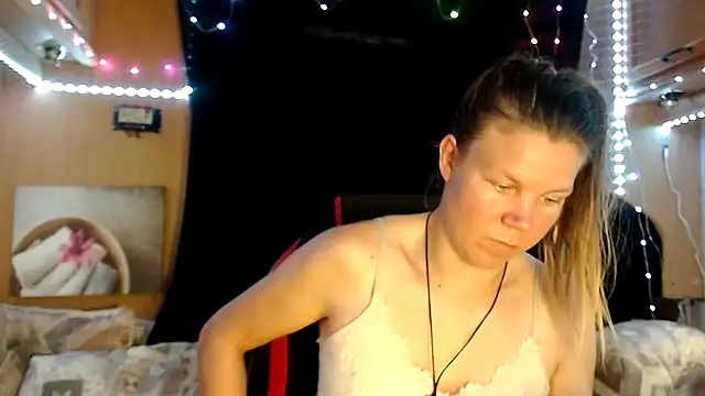 Snapshot of CallMeMaria chatting on 01-27-25, 12:05 CallMeMaria online show from 01-27-25, 12:05