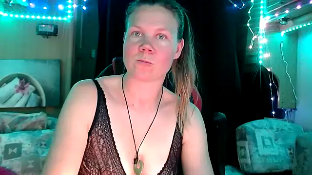 Snapshot of CallMeMaria chatting on 01-27-25, 06:31 CallMeMaria online show from 01-27-25, 06:31