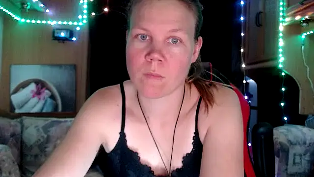 Snapshot of CallMeMaria chatting on 02-05-25, 01:44 CallMeMaria online show from 02-05-25, 01:44