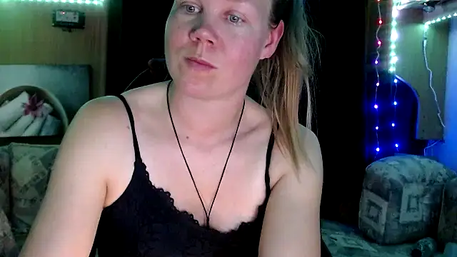 Snapshot of CallMeMaria chatting on 02-05-25, 08:57 CallMeMaria online show from 02-05-25, 08:57