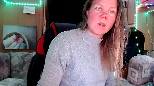 Snapshot of CallMeMaria chatting on 02-07-25, 12:39 CallMeMaria online show from 02-07-25, 12:39