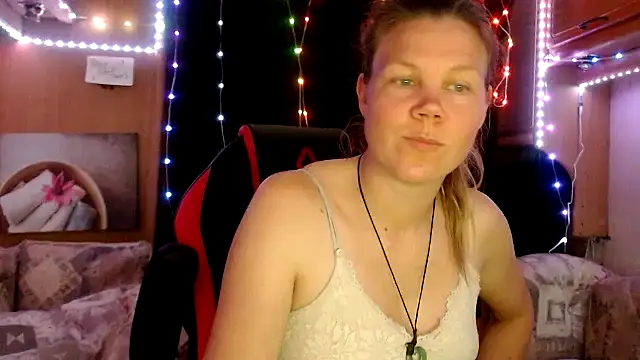 Snapshot of CallMeMaria chatting on 02-13-25, 04:39 CallMeMaria online show from 02-13-25, 04:39