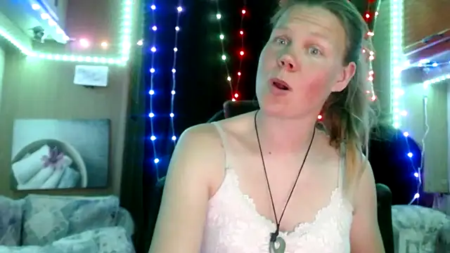 Snapshot of CallMeMaria chatting on 02-14-25, 04:20 CallMeMaria online show from 02-14-25, 04:20