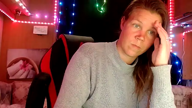 Snapshot of CallMeMaria chatting on 02-15-25, 03:06 CallMeMaria online show from 02-15-25, 03:06