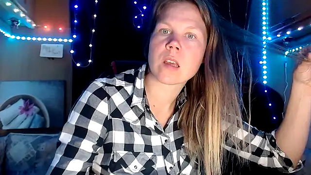 Snapshot of CallMeMaria chatting on 02-16-25, 04:53 CallMeMaria online show from 02-16-25, 04:53