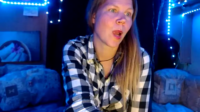 Snapshot of CallMeMaria chatting on 02-16-25, 08:00 CallMeMaria online show from 02-16-25, 08:00