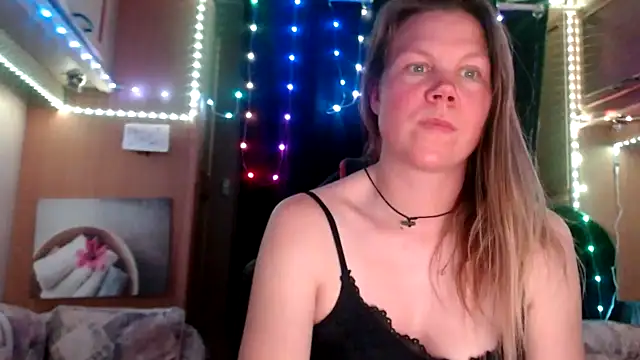 Snapshot of CallMeMaria chatting on 02-17-25, 06:37 CallMeMaria online show from 02-17-25, 06:37