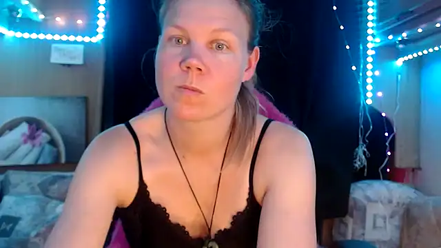 Snapshot of CallMeMaria chatting on 02-21-25, 01:22 CallMeMaria online show from 02-21-25, 01:22