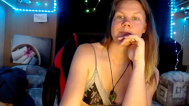 Snapshot of CallMeMaria chatting on 03-03-25, 01:09 CallMeMaria online show from 03-03-25, 01:09