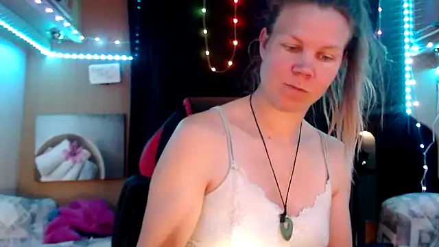 Snapshot of CallMeMaria chatting on 03-05-25, 10:22 CallMeMaria online show from 03-05-25, 10:22