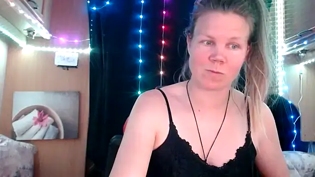 Snapshot of CallMeMaria chatting on 03-13-25, 03:39 CallMeMaria online show from 03-13-25, 03:39