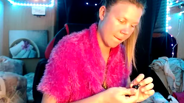 Snapshot of CallMeMaria chatting on 03-14-25, 08:28 CallMeMaria online show from 03-14-25, 08:28