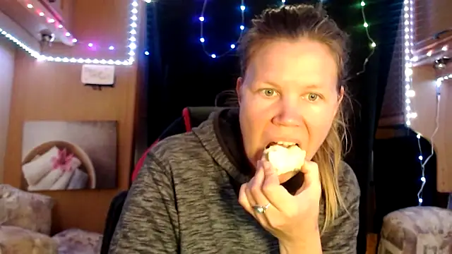 Snapshot of CallMeMaria chatting on 03-15-25, 11:51 CallMeMaria online show from 03-15-25, 11:51