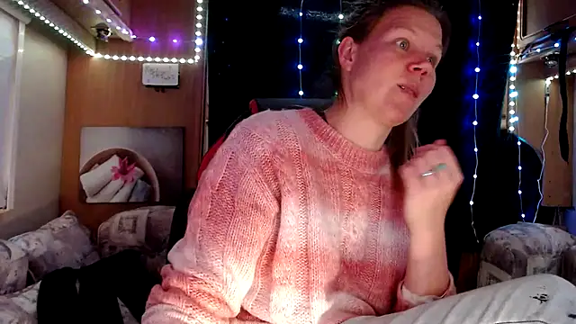 Snapshot of CallMeMaria chatting on 03-19-25, 04:02 CallMeMaria online show from 03-19-25, 04:02